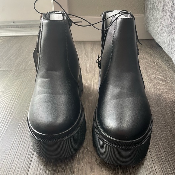 Forever21 - Black Lug Booties - New w/ tags - Picture 4 of 7